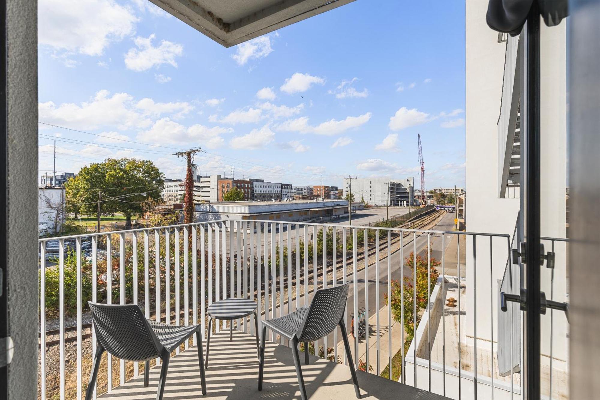 Luxury On The River 4 Beds 2.5 Bath, Walk To Downtown Appartement Nashville Buitenkant foto