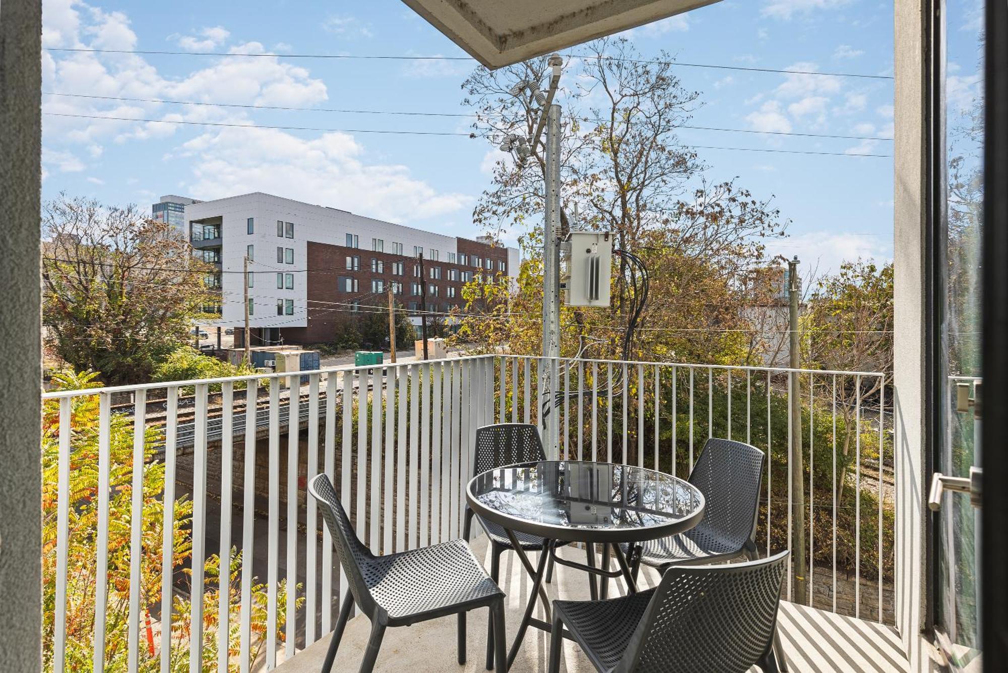 Luxury On The River 4 Beds 2.5 Bath, Walk To Downtown Appartement Nashville Buitenkant foto